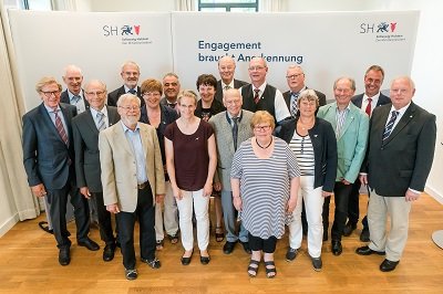 Verleihung der Sportverdienstnadel durch Innenminister Hans-Joachim Grote mit Hans-Jakob Tiessen am 12. Juni 2018 (Foto Frank Peter)